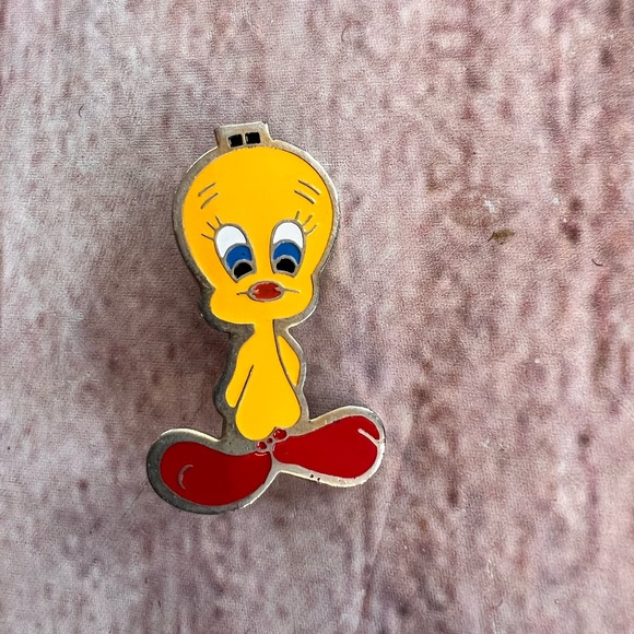 Looney Tunes Warner Brothers‎ Tweetie Bird Pin - Picture 1 of 6